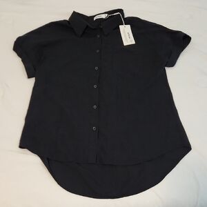 Button-Front Short Sleeve Collared Top in Black